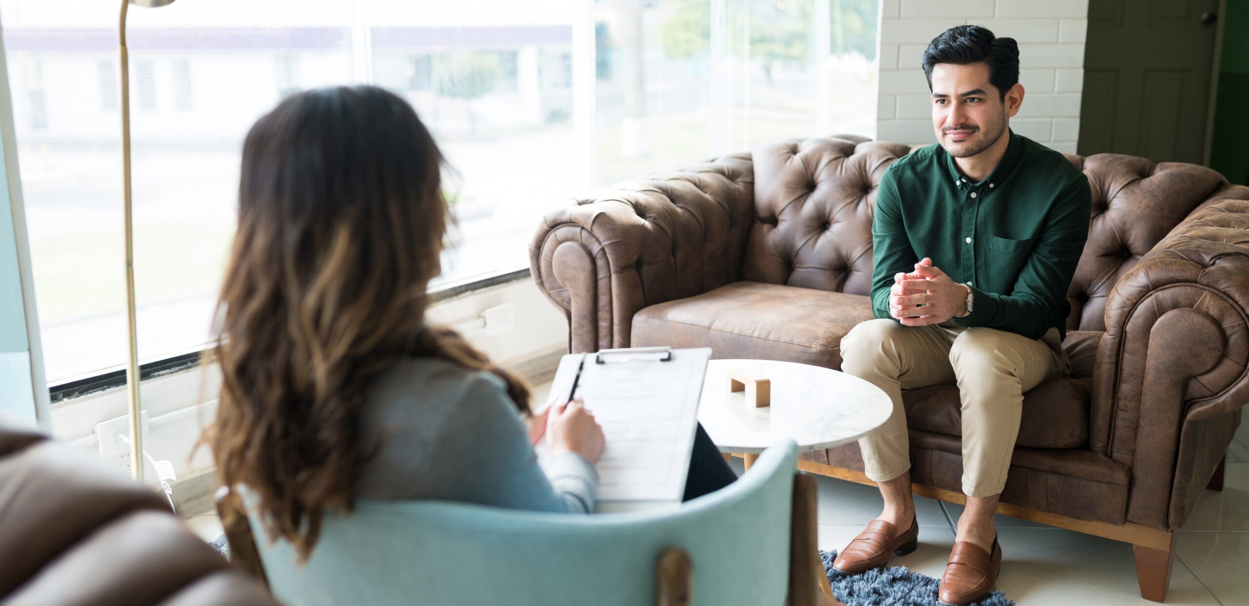 Male Professional Seeking Advice From Therapist At Office